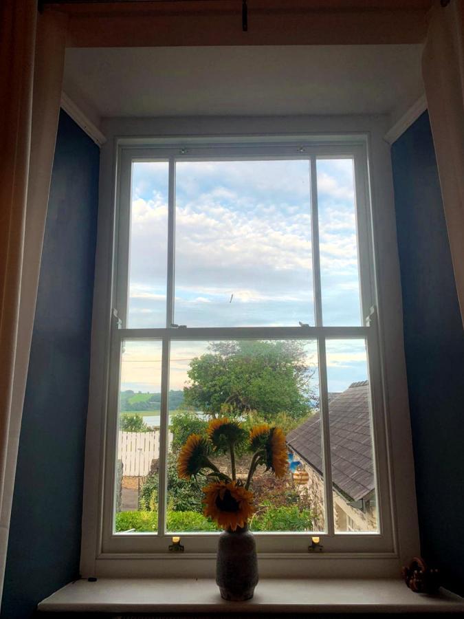 Dylan Thomas Sea View Bed and Breakfast Laugharne Εξωτερικό φωτογραφία